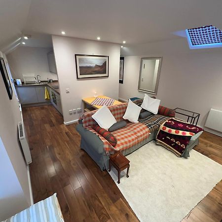 One Bee Apartment Edinburgh Exterior photo