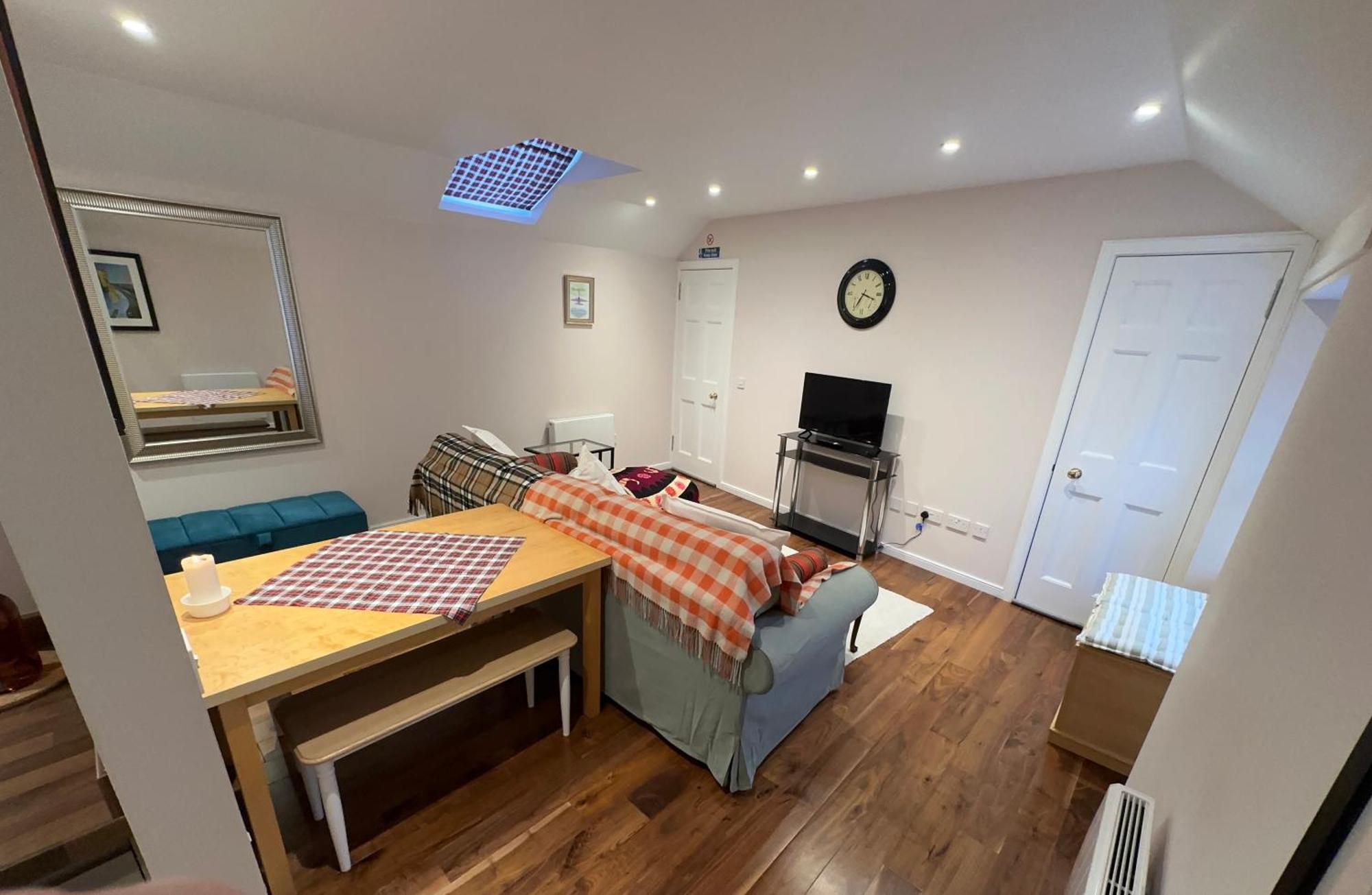 One Bee Apartment Edinburgh Exterior photo
