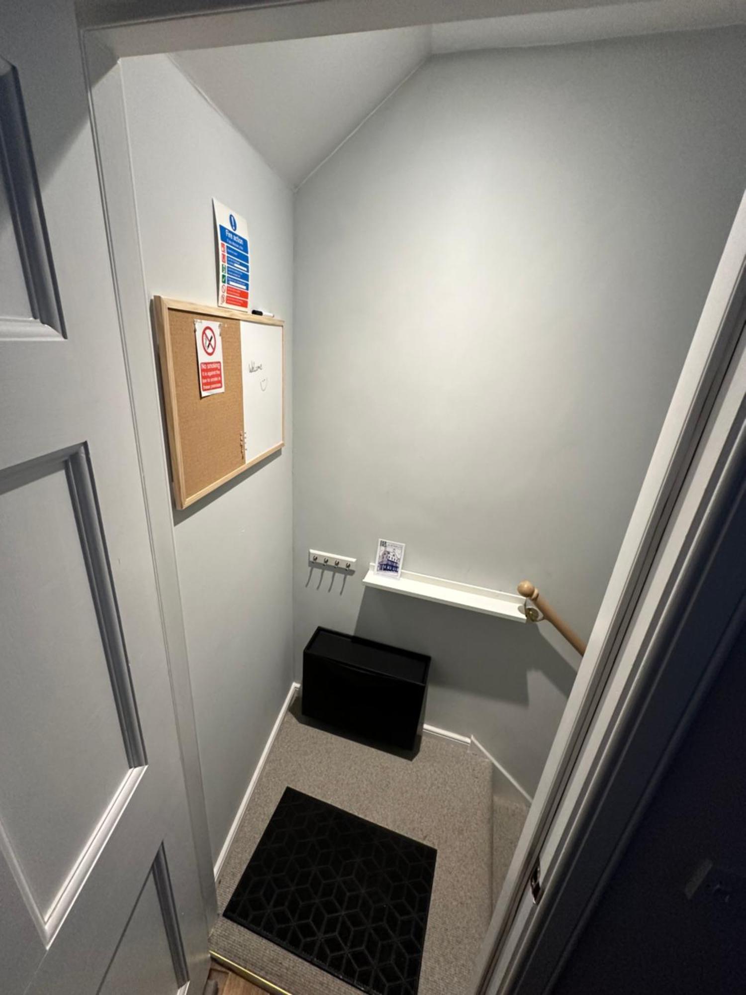 One Bee Apartment Edinburgh Exterior photo
