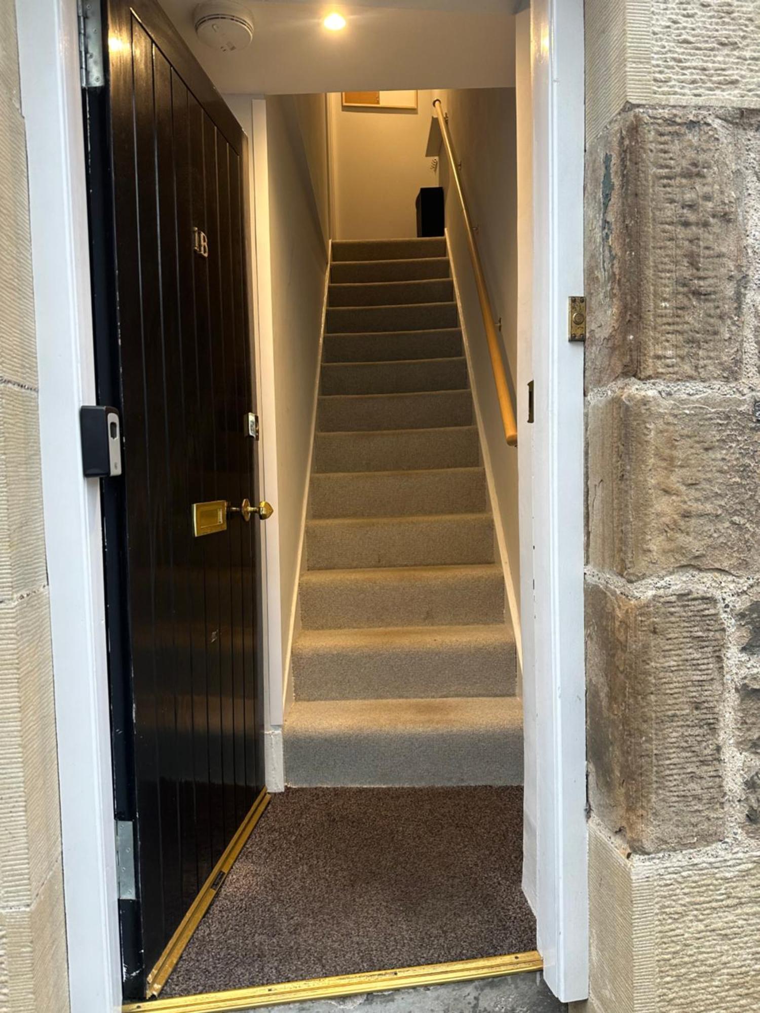 One Bee Apartment Edinburgh Exterior photo