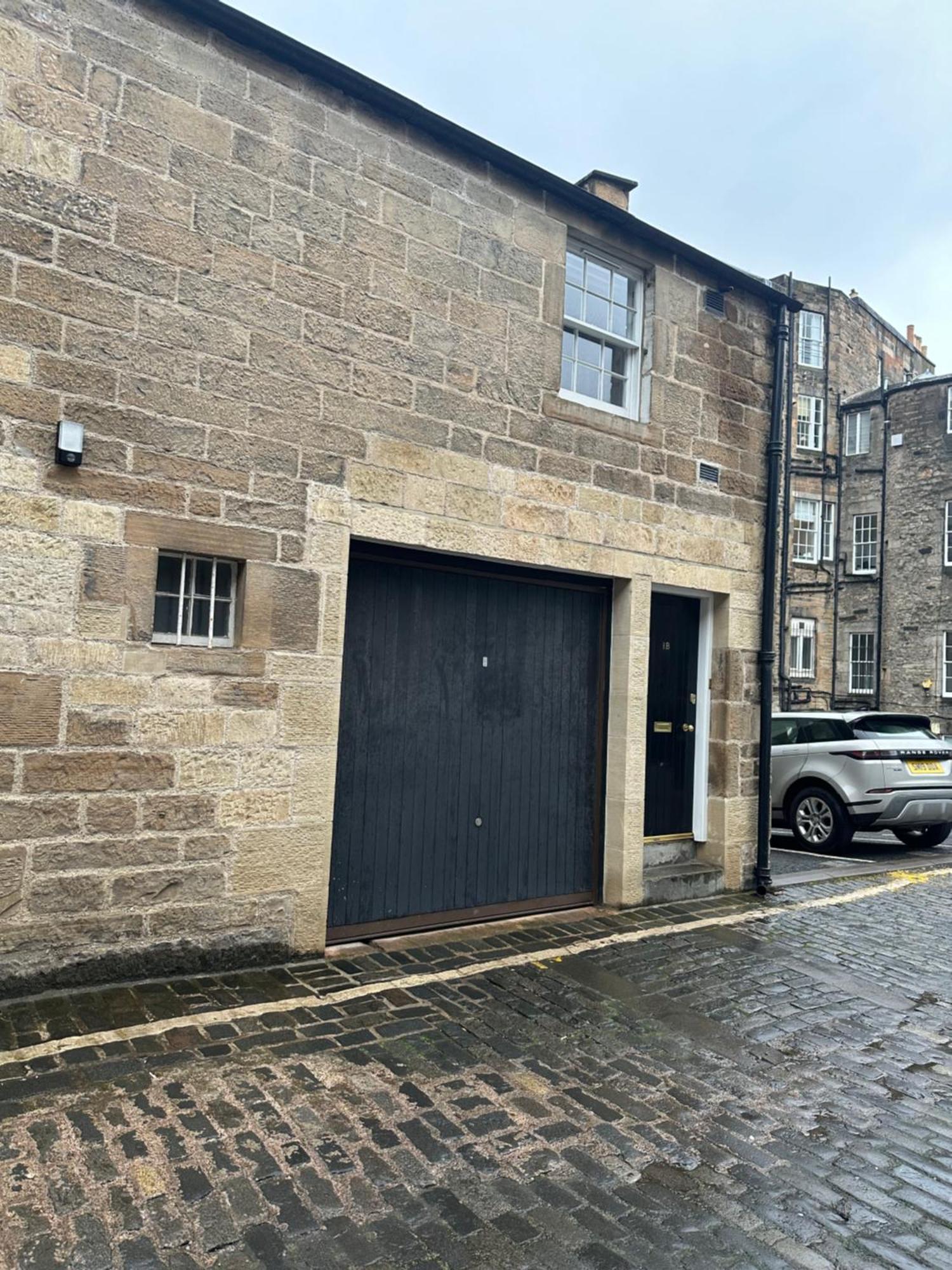 One Bee Apartment Edinburgh Exterior photo